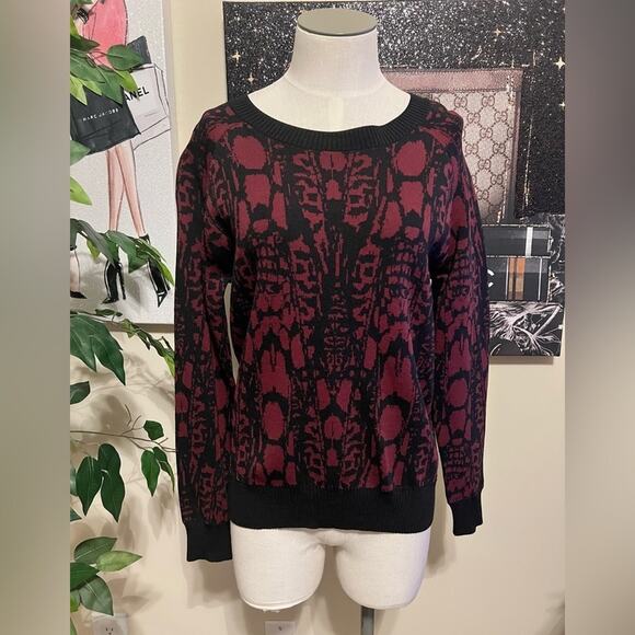 Carmen Marc Valvo Sweaters - Carmen Marc Valvo Coastal Stretchy Knit Career Top Size Medium